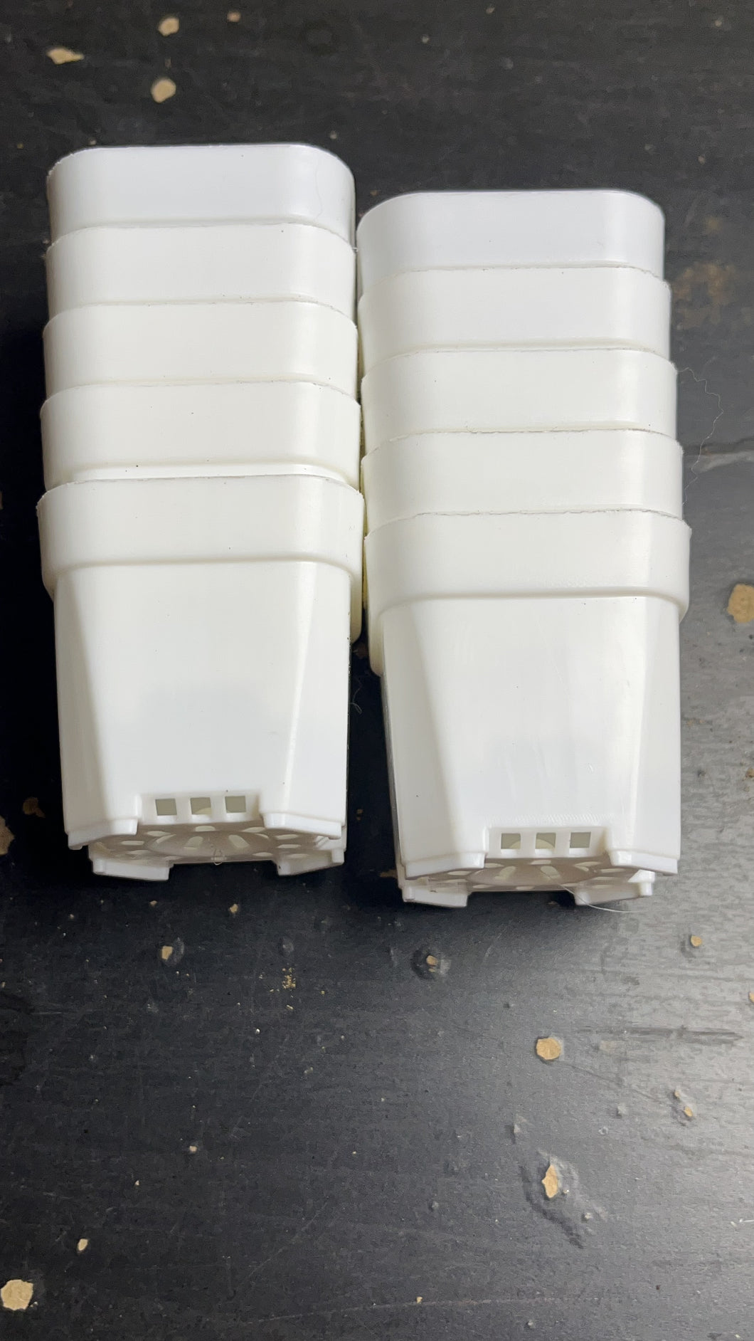 Small plastic pots (10 pcs)